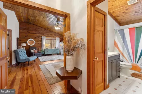 Entry Way - 2575 Ebbvale Rd, Manchester, MD 21102 photo 11 of 12