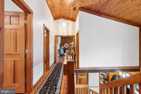 Entry Way - 2575 Ebbvale Rd, Manchester, MD 21102 photo 10 of 12
