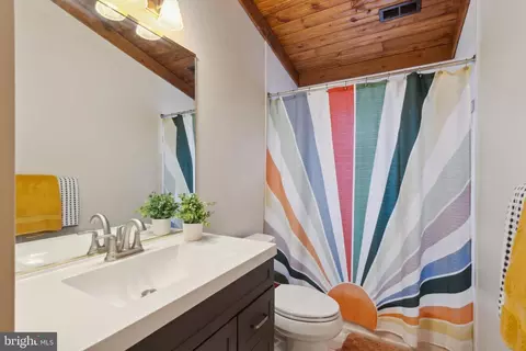 Bath - 2575 Ebbvale Rd, Manchester, MD 21102 photo 5 of 6
