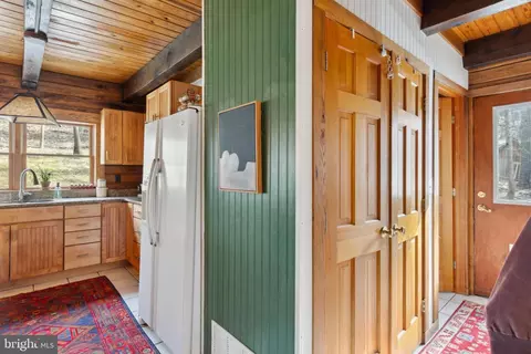 Entry Way - 2575 Ebbvale Rd, Manchester, MD 21102 photo 6 of 12