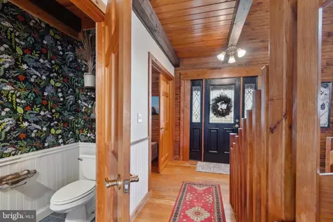 Entry Way - 2575 Ebbvale Rd, Manchester, MD 21102 photo 7 of 12