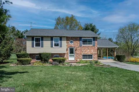 Exterior - 195 Phillips Dr, Hampstead, MD 21074 photo 1 of 17
