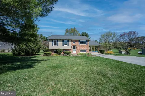 Exterior - 195 Phillips Dr, Hampstead, MD 21074 photo 13 of 17