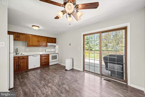 Kitchen - 195 Phillips Dr, Hampstead, MD 21074 photo 4 of 4