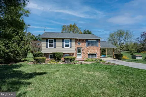 Exterior - 195 Phillips Dr, Hampstead, MD 21074 photo 12 of 17
