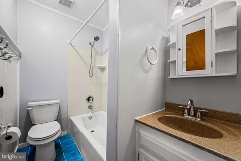 Bath - 195 Phillips Dr, Hampstead, MD 21074 photo 1 of 2