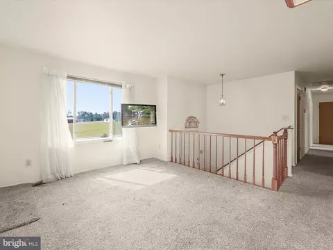 Living - 1100 Cedarbrook Rd, Hampstead, MD 21074 photo 3 of 4