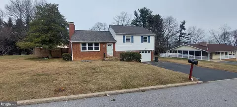 207 Oak St, Mount Airy, MD 21771