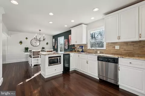 Kitchen - 2294 Albert Rill Rd, Hampstead, MD 21074 photo 2 of 2