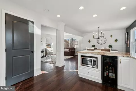 Entry Way - 2294 Albert Rill Rd, Hampstead, MD 21074 photo 3 of 6