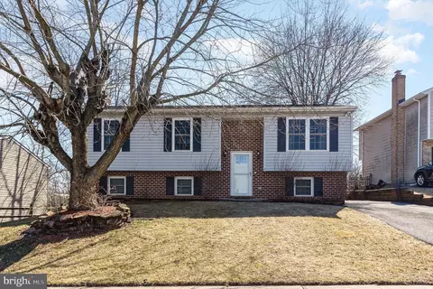 4 Reaverton Ave, Taneytown, MD 21787