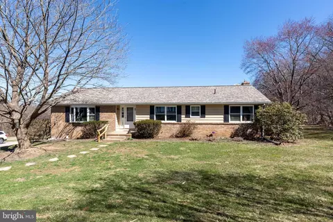 1400 Dennings Rd, New Windsor, MD 21776