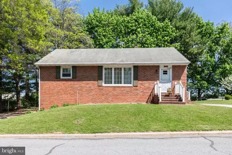 75 George St, Taneytown, MD 21787