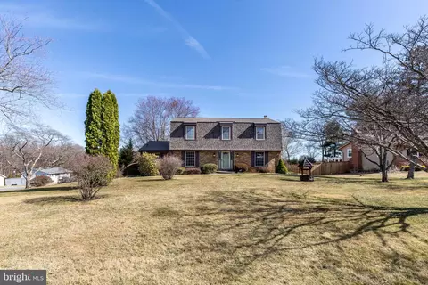 8 Roosevelt Rd, Sykesville, MD 21784