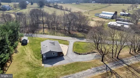5705 Cabbage Spring Rd, Mount Airy, MD 21771 photo 4