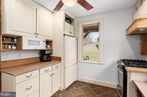 Kitchen - 172 Leppo Rd, Westminster, MD 21158 photo 4 of 7