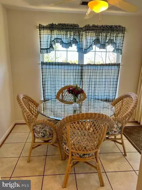 Dining - 3810 Normandy Dr #3B, Hampstead, MD 21074 photo 3 of 4