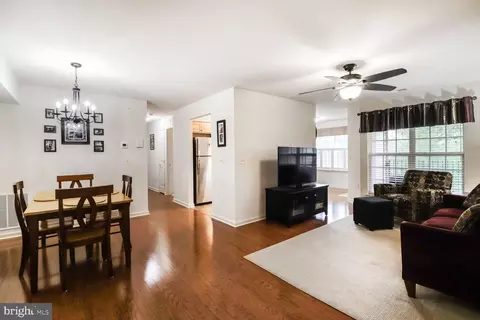 810 Wembley Dr #3B, Hampstead, MD 21074