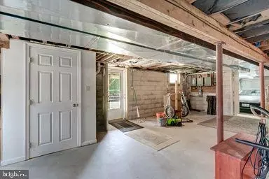 Entry Way - 1707 Northview Dr, Hampstead, MD 21074 photo 4 of 4