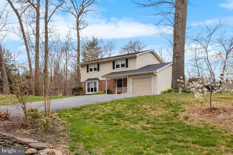 1413 Woodridge Ln, Sykesville, MD 21784