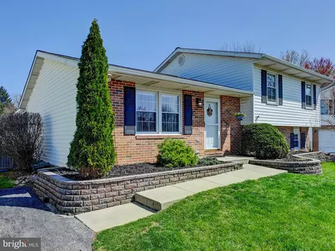 47 Falling Leaf Ct, Westminster, MD 21157 photo 2