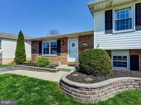 47 Falling Leaf Ct, Westminster, MD 21157 photo 3