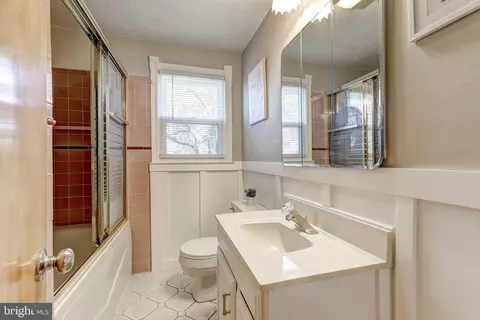 Bath - 237 Bezold Ave, Westminster, MD 21157 photo 2 of 3