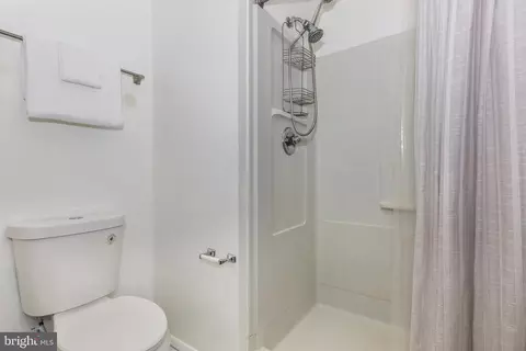 Bath - 641 Hook Rd, Westminster, MD 21157 photo 3 of 4