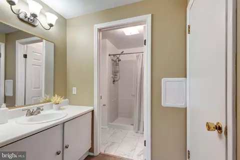 Bath - 641 Hook Rd, Westminster, MD 21157 photo 2 of 4
