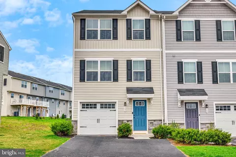 17 Bristoe Station Rd, Taneytown, MD 21787