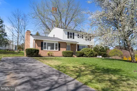 2016 Arabian Dr, Finksburg, MD 21048