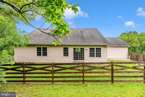 1137 Arnold Rd, Westminster, MD 21157 photo 3