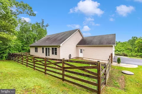 1137 Arnold Rd, Westminster, MD 21157 photo 4