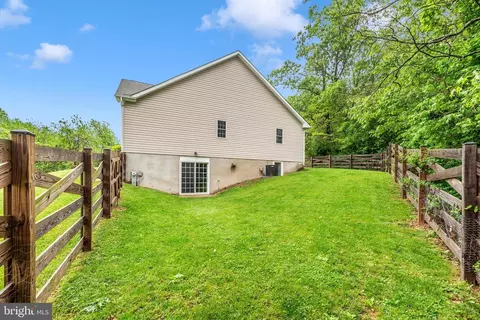 1137 Arnold Rd, Westminster, MD 21157 photo 5