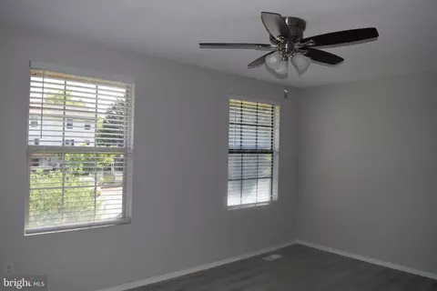 Living - 791 Windsor Ct, Westminster, MD 21158 photo 4 of 5