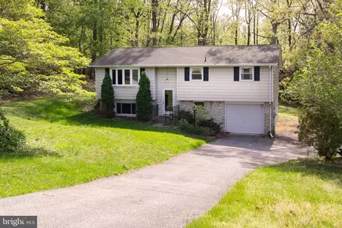 2322 Susanann Dr, Hampstead, MD 21074
