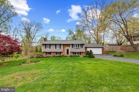 2411 Nickoles Dr, Sykesville, MD 21784