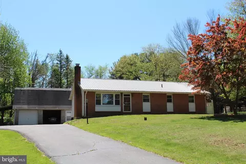 1601 Valley Dr, Westminster, MD 21157