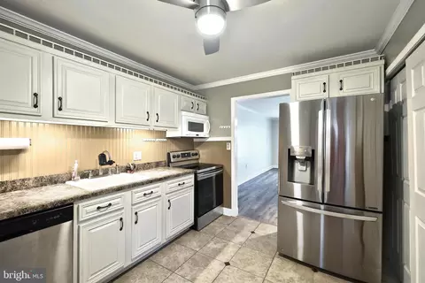 Kitchen - 307 Wampler Ct, Westminster, MD 21158 photo 2 of 2