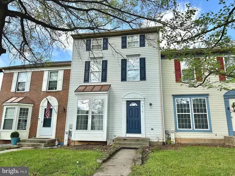 518 Lakes Ct, Westminster, MD 21158