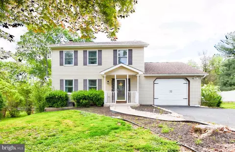 2405 Nickoles Dr, Sykesville, MD 21784