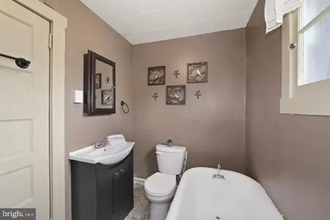 Bath - 317 Thomas St, Union Bridge, MD 21791 photo 1 of 3