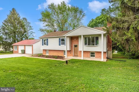 Exterior - 4605 Dave Rill Rd, Hampstead, MD 21074 photo 2 of 6