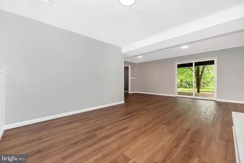 Living - 4605 Dave Rill Rd, Hampstead, MD 21074 photo 6 of 7