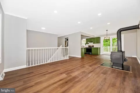 Living - 4605 Dave Rill Rd, Hampstead, MD 21074 photo 3 of 7