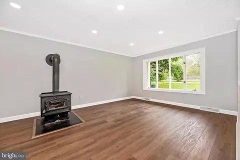 Living - 4605 Dave Rill Rd, Hampstead, MD 21074 photo 2 of 7