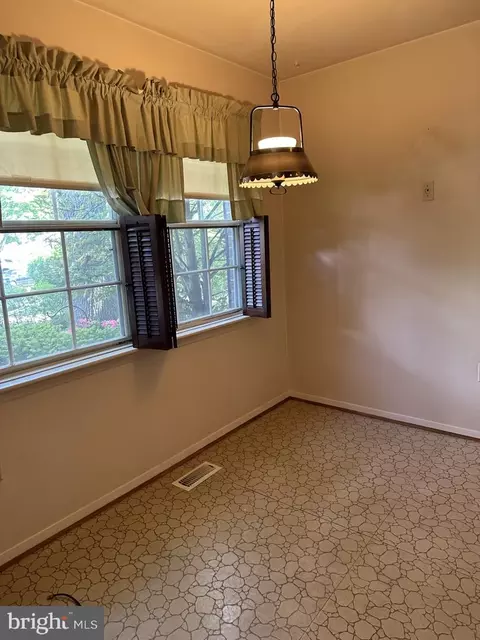 310 Bishop Ct, Westminster, MD 21157 photo 4