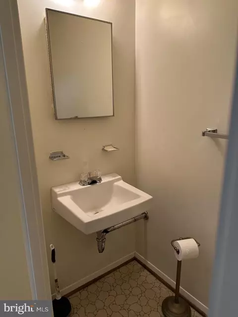 310 Bishop Ct, Westminster, MD 21157 photo 5