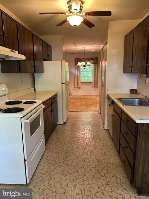 310 Bishop Ct, Westminster, MD 21157 photo 3