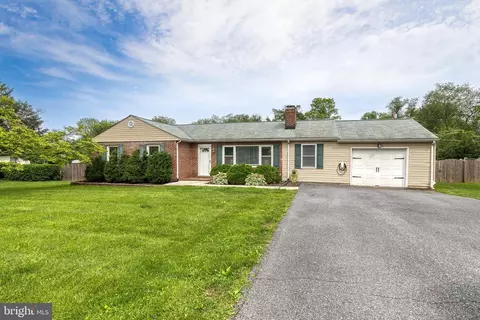 6507 Sunset Dr, Sykesville, MD 21784
